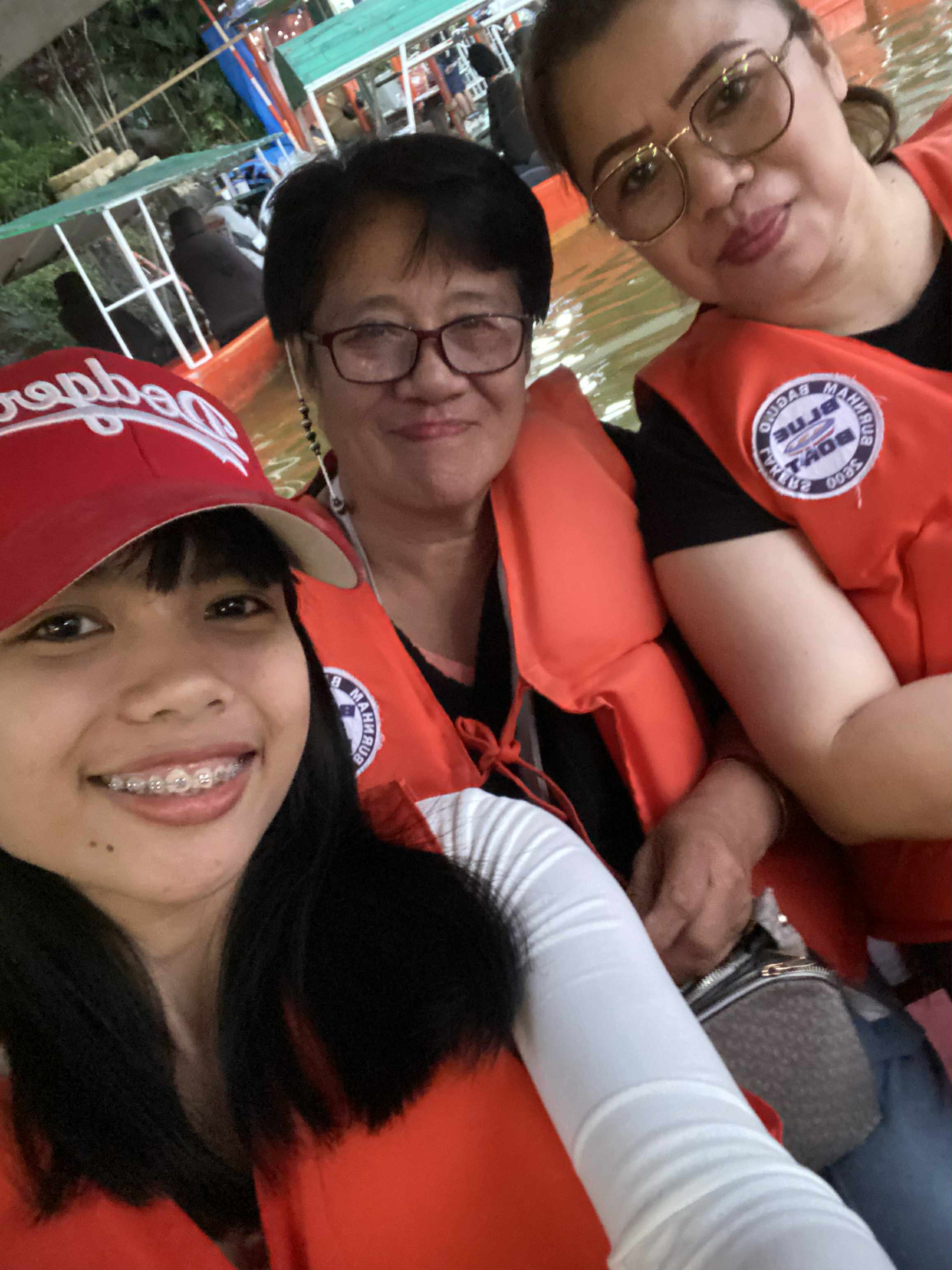Nicole Perez De Leon with family, photo 3