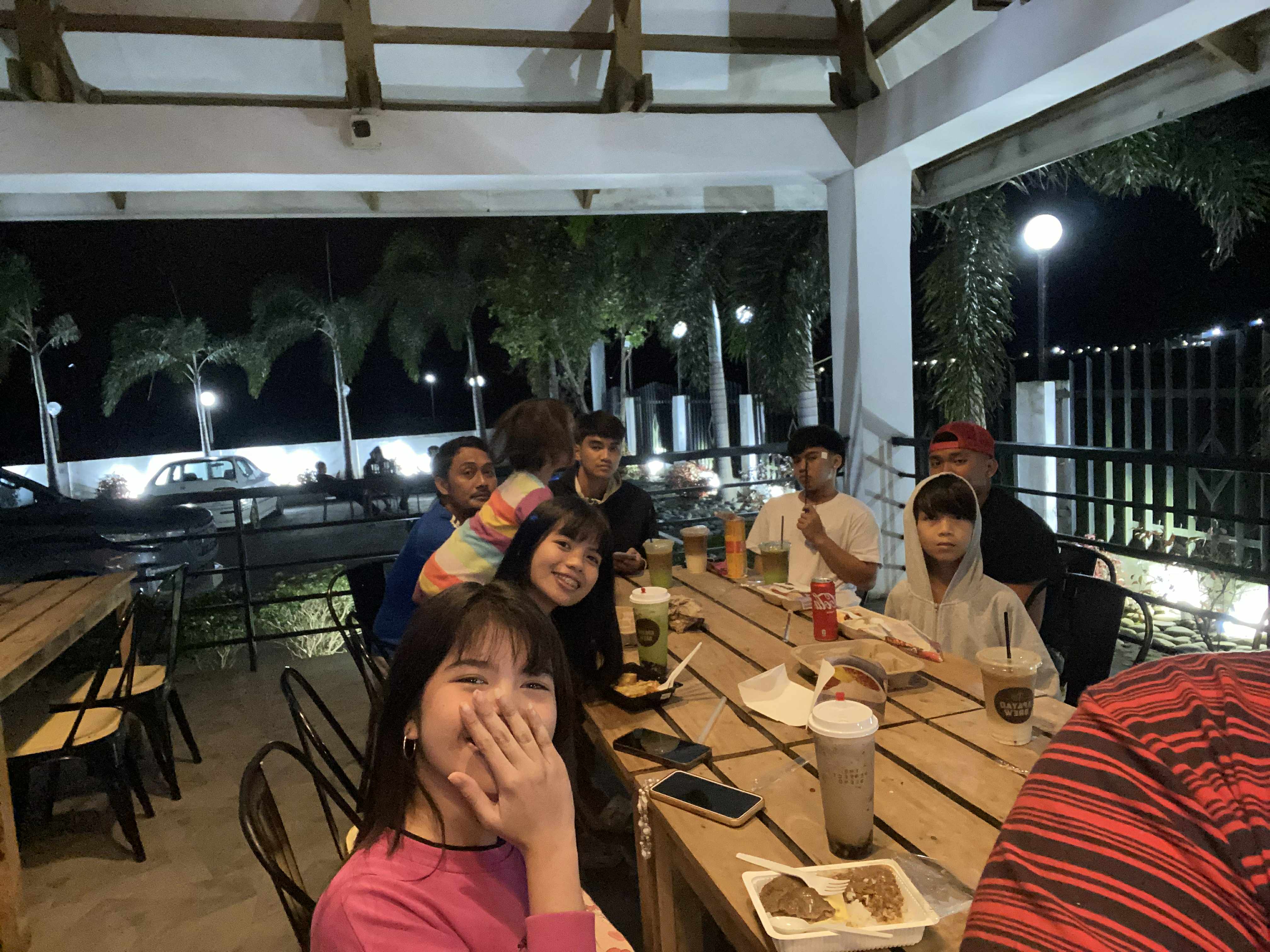 Nicole Perez De Leon with friends, photo 1