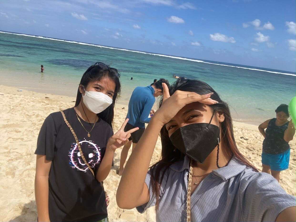 Nicole Perez De Leon with friends, photo 5
